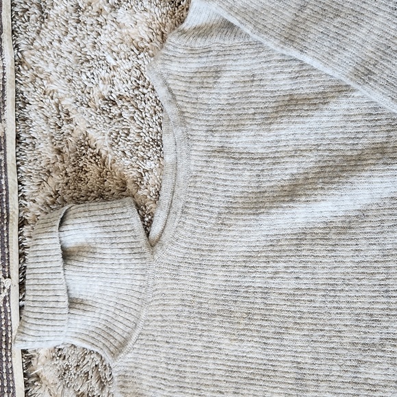 H&M divided long-sleeved sweater open one shoulder size M - Picture 2 of 5